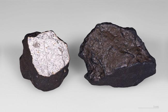 1280px-2_Cheljabinsk_meteorite_fragment 