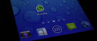 Kupno WhatsApp przez Facebooka nie wyszło komunikatorowi na dobre. Za to konkurenci zacierają ręce