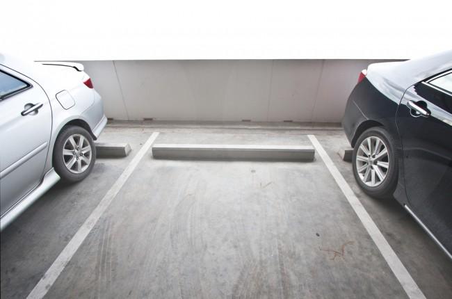miejsce-parkingowe-parking-samochod-auto 