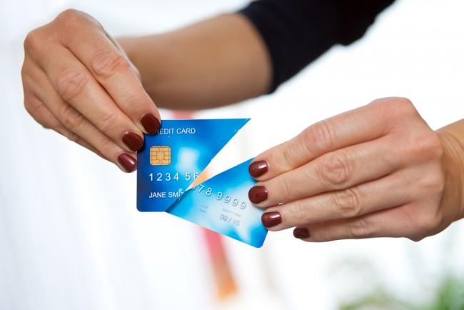 Złamana karta płatnicza Broken credit card 