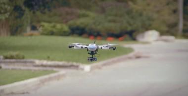 Mały, śledzący i mogący latać w całym stadzie. Oto PlexiDrone &#8211; dron dla profesjonalistów