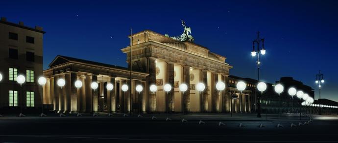 Zobacz fenomenalną instalację świetlną upamiętniającą zburzenie Muru Berlińskiego