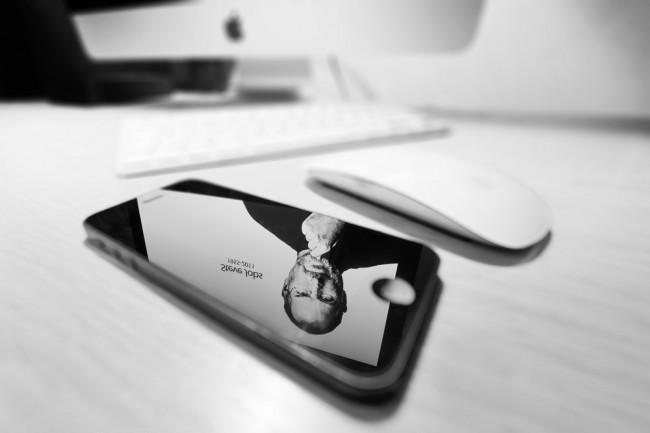 apple-steve-jobs-iphone 