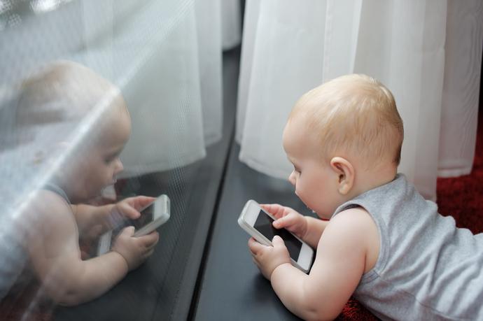Daj dziecku smartfon zamiast lizaka