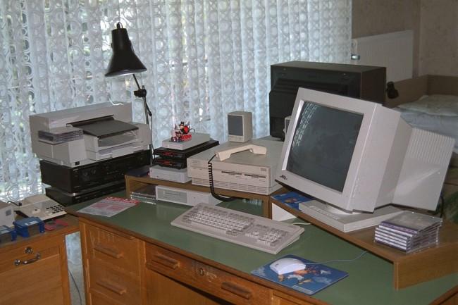 1200px-Amiga3000UX 