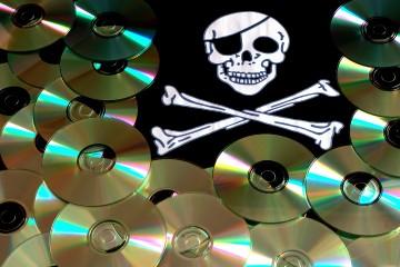 Od ludzkich sieci P2P do internetowej swobody &#8211; historia piractwa w pigułce