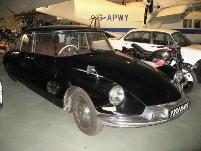800px_1973_377_Citroen_DS19_automatically_guided_motor_car 