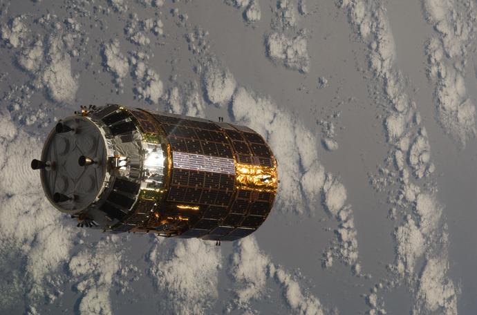 Biały bocian wynosi myszy na orbitę, czyli Japończycy wysyłają towar na ISS