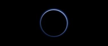 Niebo Plutona, tak jak ziemskie, jest niebieskie