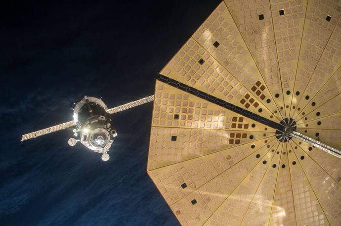Zdjęcie dnia: tak wygląda pojazd kosmiczny parkujący na Międzynarodowej Stacji Kosmicznej