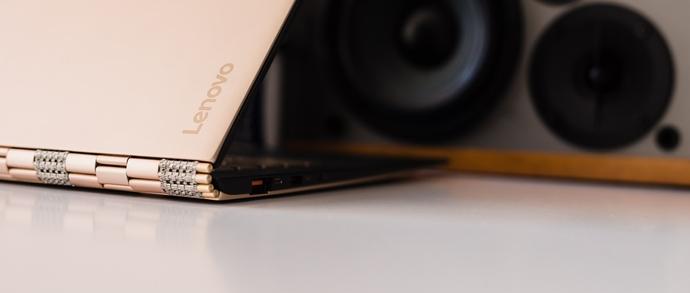 Lenovo Yoga 900s to super mobilny laptop.