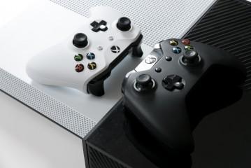 Xbox One S z dwoma padami i grą za 1000 zł!