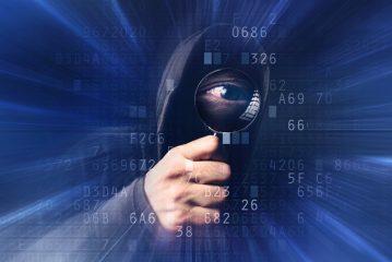 Spyware - niechciany gość wchodzący z nielegalnym oprogramowaniem.