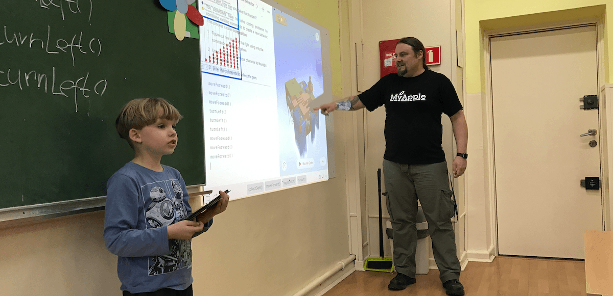 Bloger zawstydza nauczycieli w szkole syna. Za darmo uczy dzieci programowania