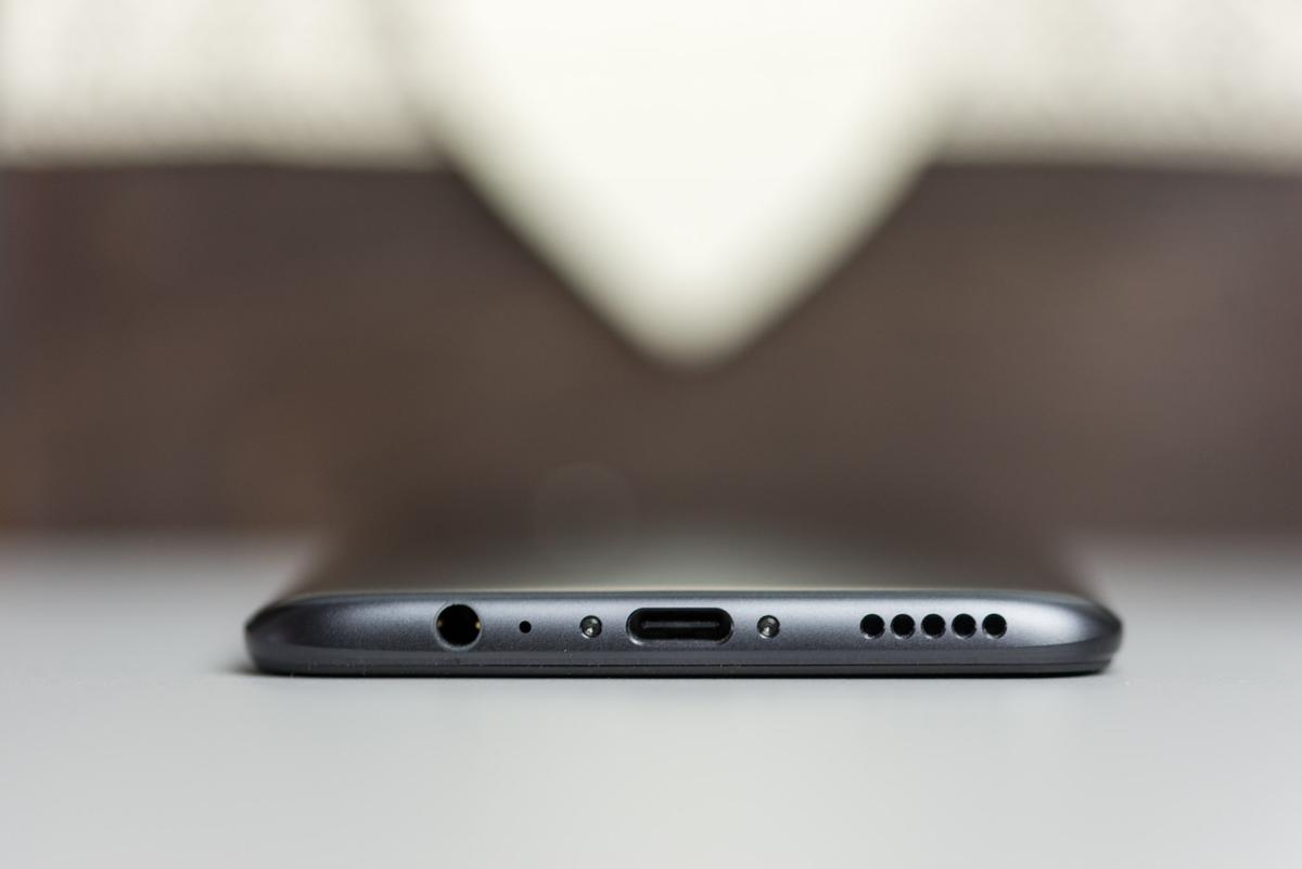 OnePlus 5T zachowa gniazdo słuchawkowe. Kolejna firma hamuje postęp