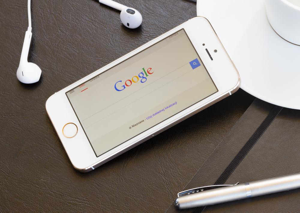 Apple i Google mają… rosnący problem z Google’em na iPhonie