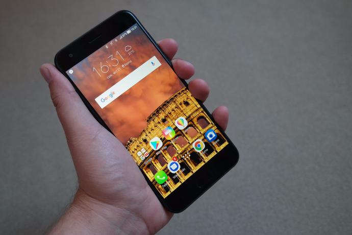 Asus ZenFone 4 to bardzo dobry telefon, który musi nieco potanieć