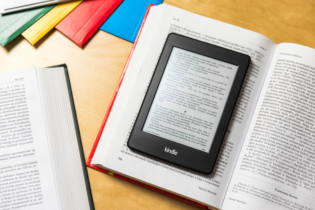 kindle paper white class="wp-image-599984" 