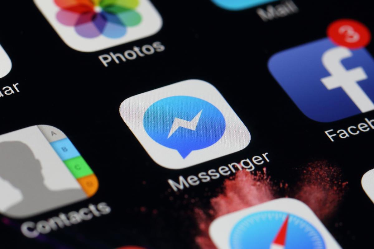 Apple utrudni życie Facebookowi. Messenger i WhatsApp z ograniczonym dostępem do danych