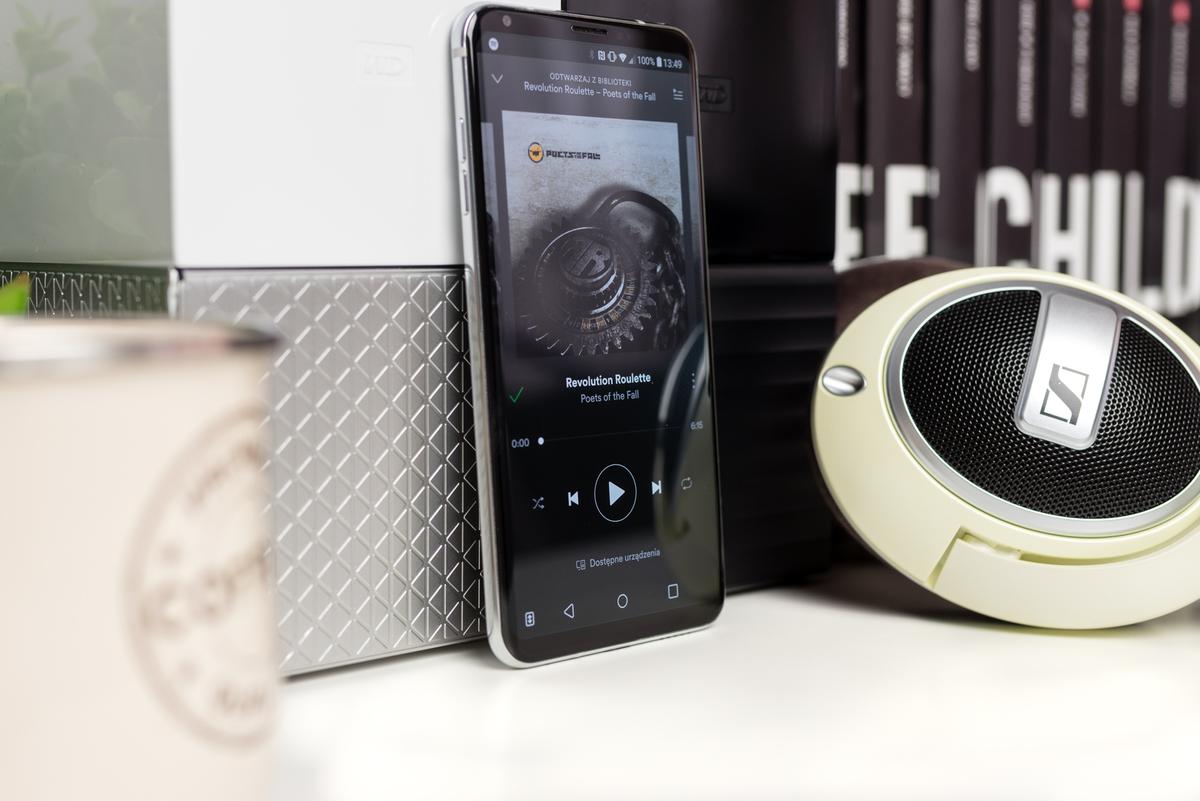 Smartfon muzyczny pobierający muzykę w wysokiej jakości z serwisów streamingowych - Spotify i Tidal. 