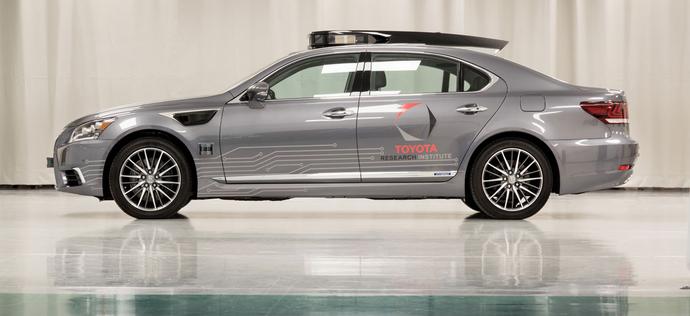 Toyota-wstrzymuje-testy-autonomicznych-samochodow