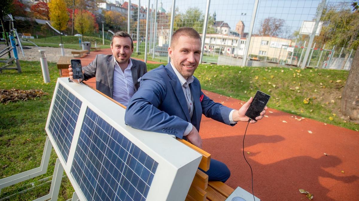 Polskie inteligentne ławki solarne Seedia wyjeżdżają za granicę