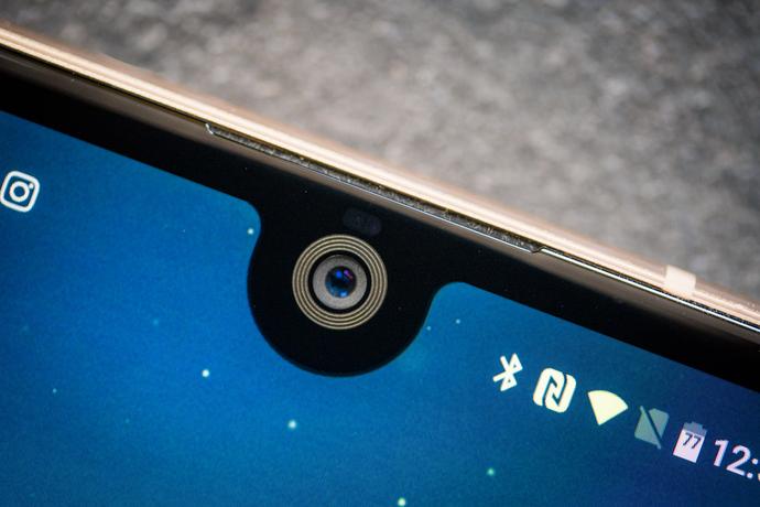 Samsung ma pomysł na wyeliminowanie notcha, wcięć i dziurek