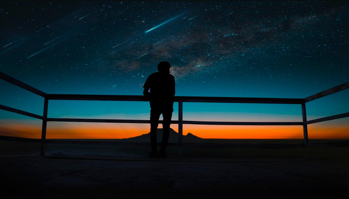 Perseidy 2018: jak, kiedy i gdzie oglądać? Przygotuj się na noc spadających gwiazd.