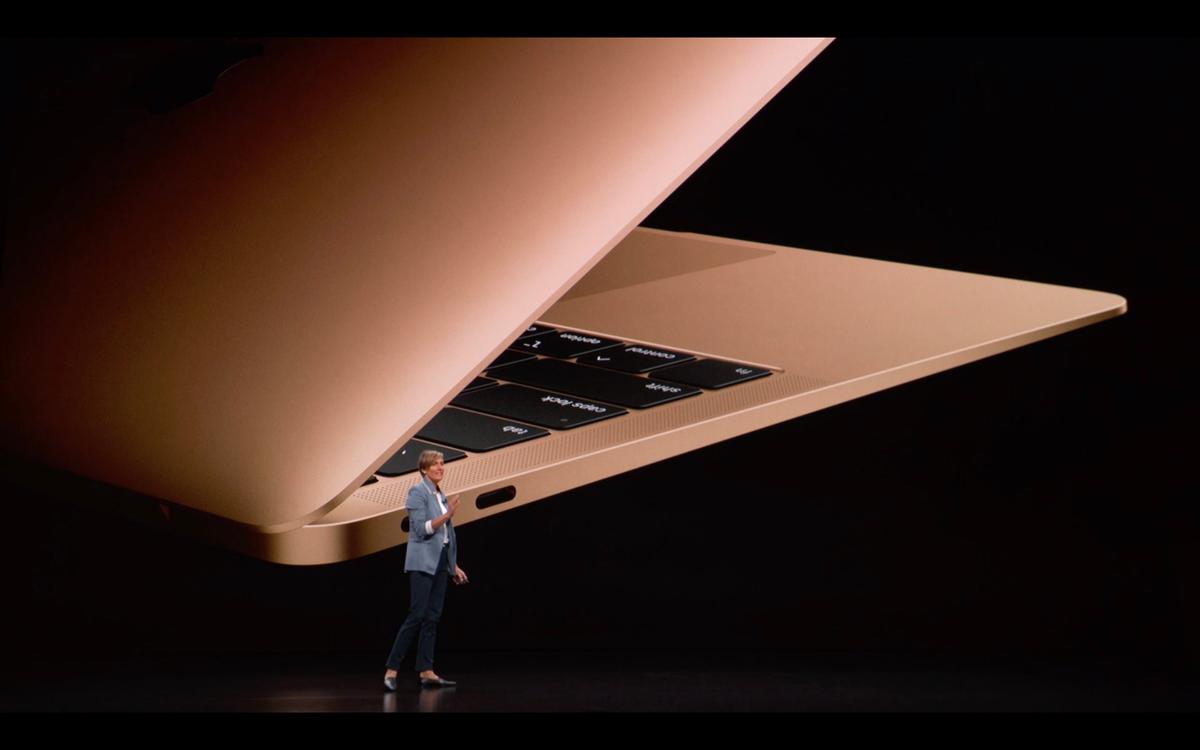 MacBook Air z ekranem retina class="wp-image-830732" 