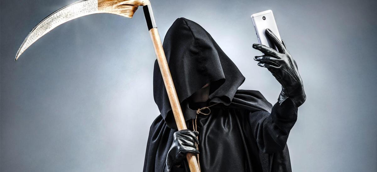 Ile osób umarło przez zrobienie selfie? 