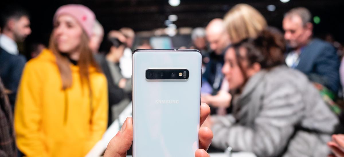 Czytnik linii w Galaxy S10 można oszukać folią. Samsung szuka rozwiązania
