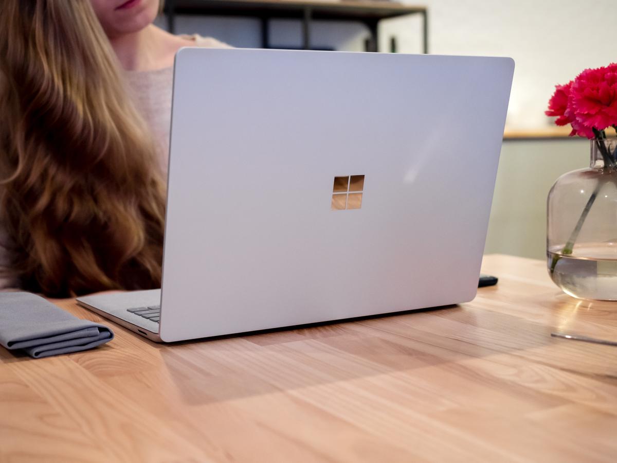 Surface Laptop 2 opinie class="wp-image-884086" 