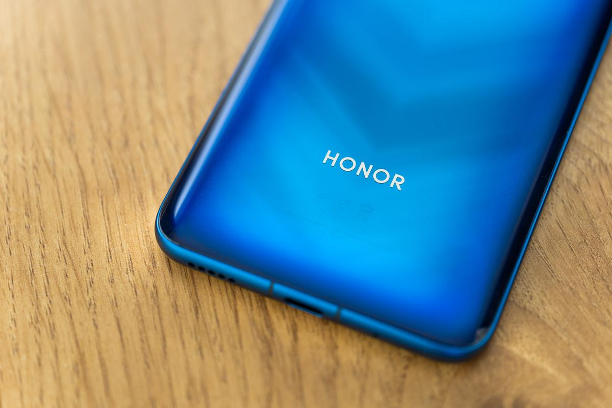 Honor View 20 pokazuje, że flagowy smartfon nie musi być zabójczo drogi