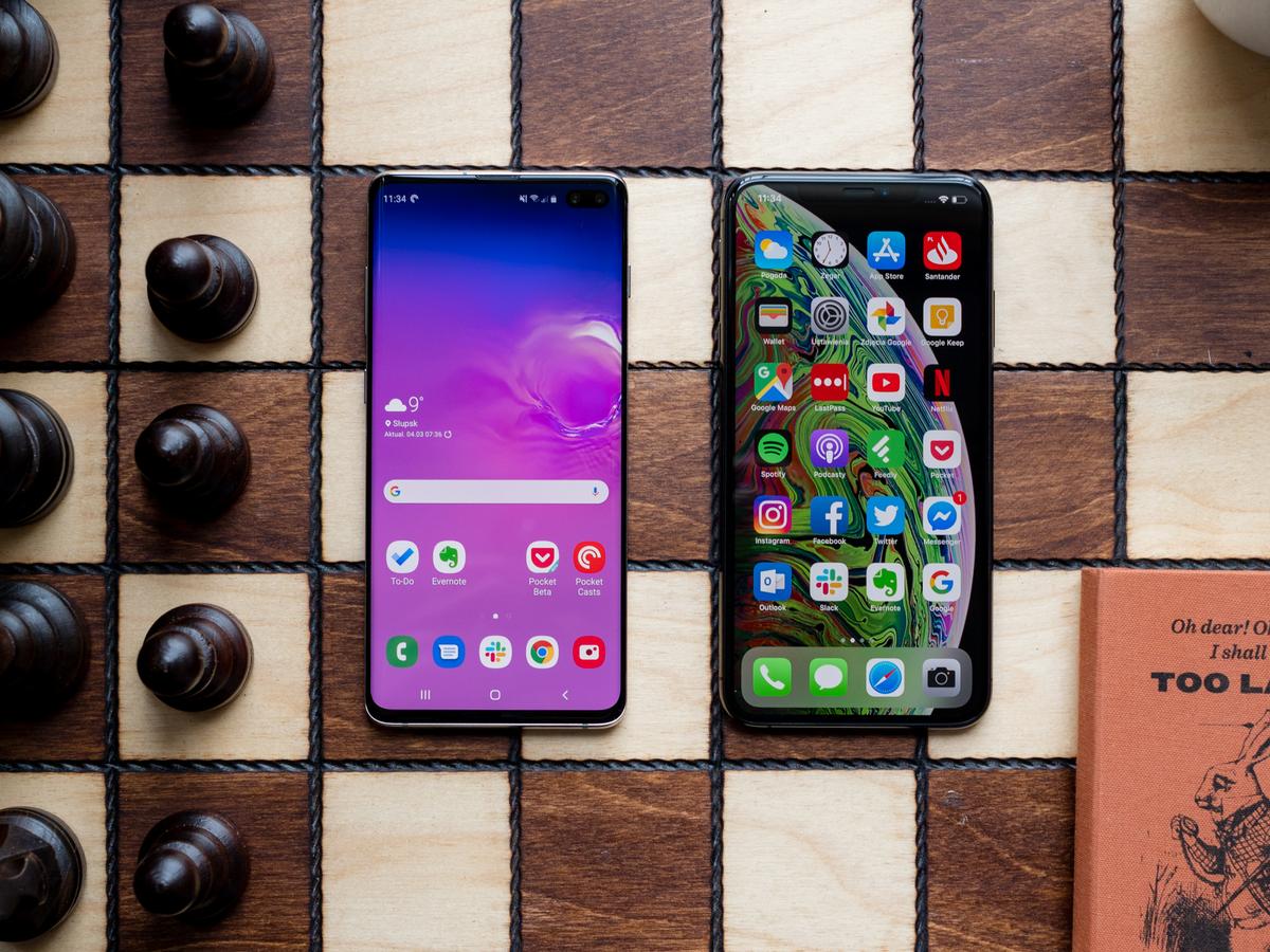 Galaxy S10 Plus czy iPhone XS Max class="wp-image-899733" 