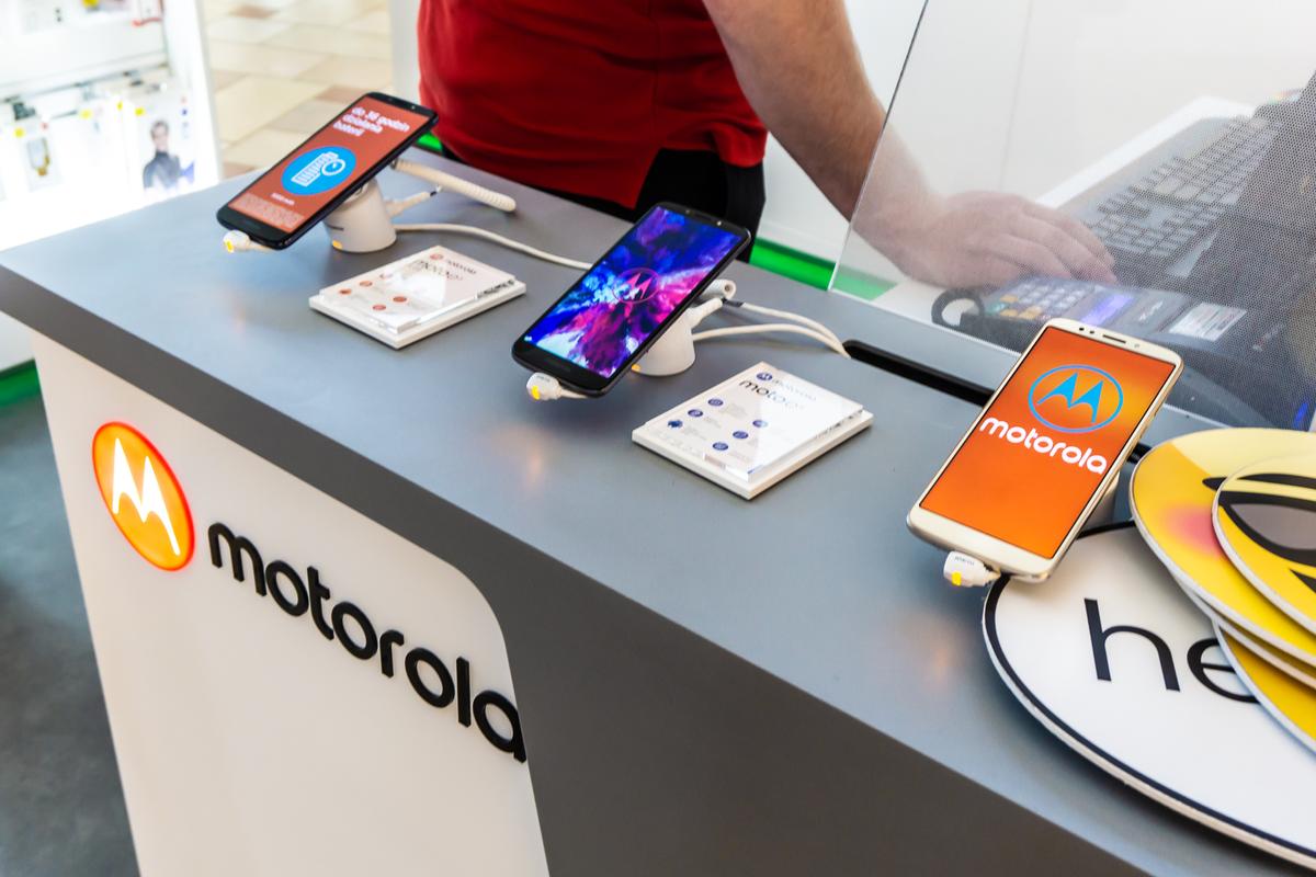 Motorola rozpoczyna fizyczną sprzedaż we własnych punktach