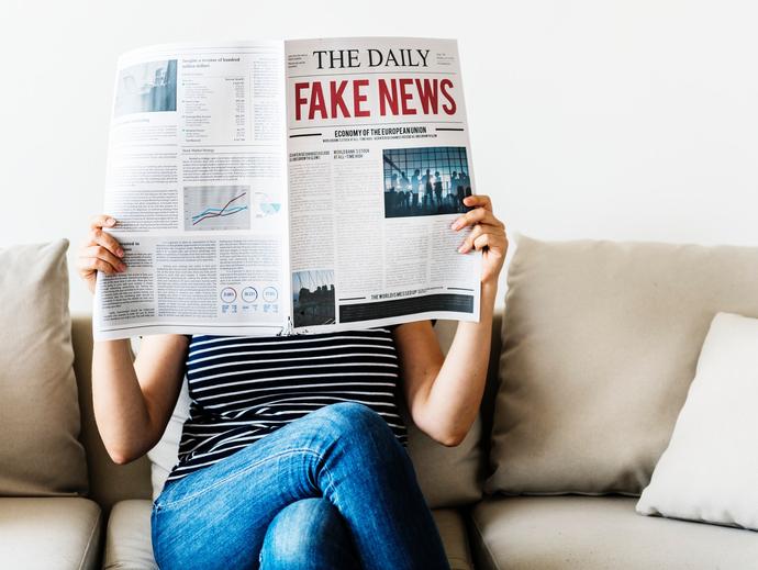 Starsi internauci są bardziej podatni na fake newsy. Powstały badania na ten temat