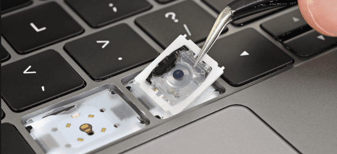 Nowy MacBook Pro pod lupą iFixit - tak zmieniła się klawiatura motylkowa