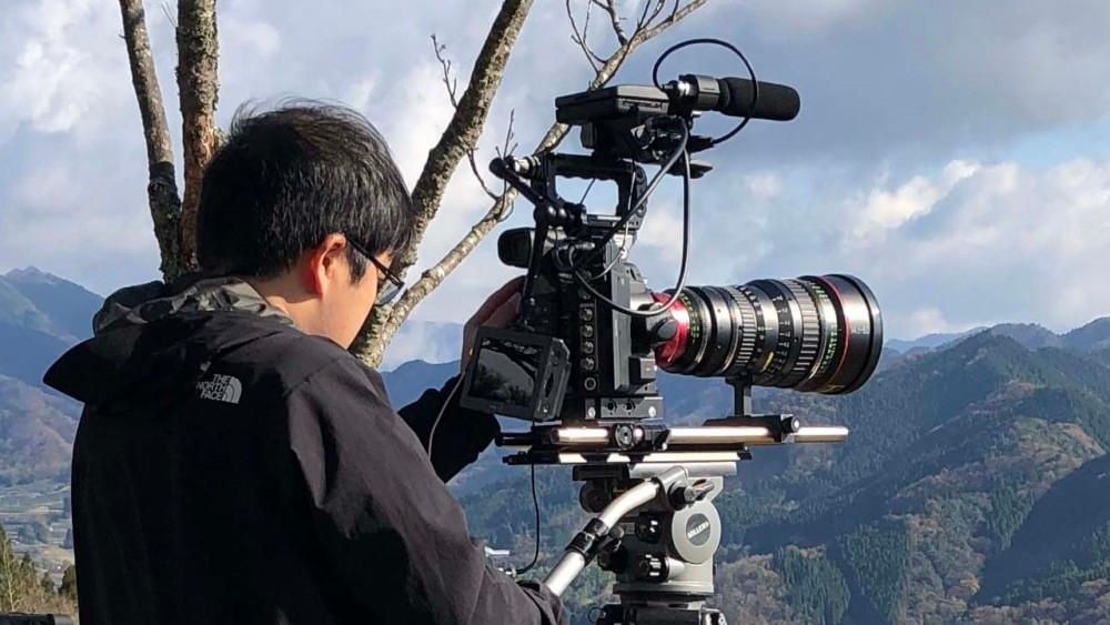 Kamera Canon 8K w trakcie nagrywania filmu “Roots of Japan”, fot. Canon. class="wp-image-950117" 