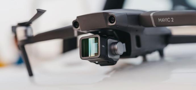 Nowy anamorficzny obiektyw Moment Air wzniesie filmy z dronów na kinowy poziom