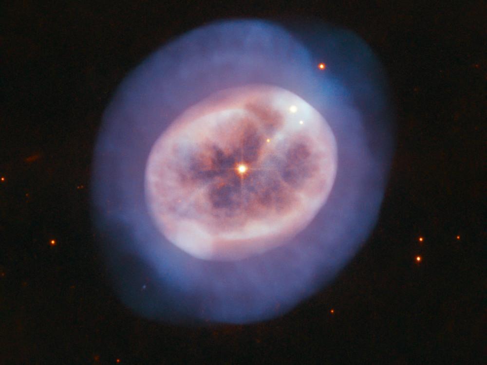 hubble-ngc-2022-mglawica-planetarna-1 class="wp-image-988890" 