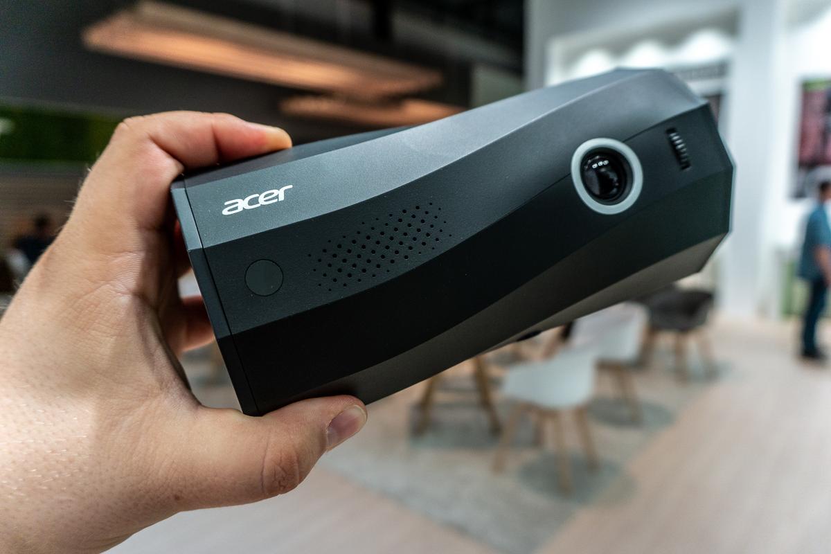 Acer C250i - bezprzewodowy projektor o rozmiarach głośnika bluetooth