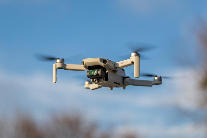 Koniec żartów z latania. 20 tys. dol. kary za utratę kontroli nad dronem