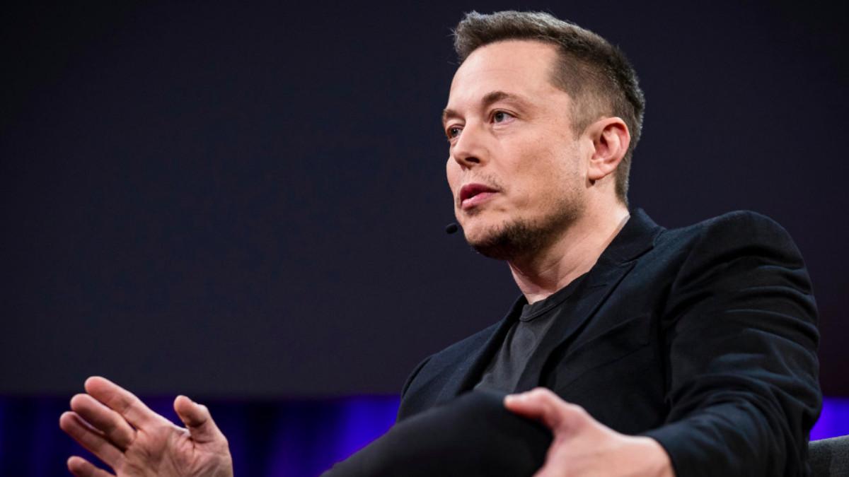 Elon Musk mówi: w mieszkaniach w Cyberpunku 2077 jest za dużo takich samych książek