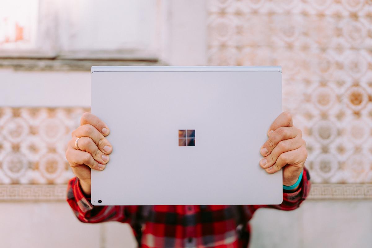Jaki laptop dla fotografa? Microsoft Surface Book 2 15"