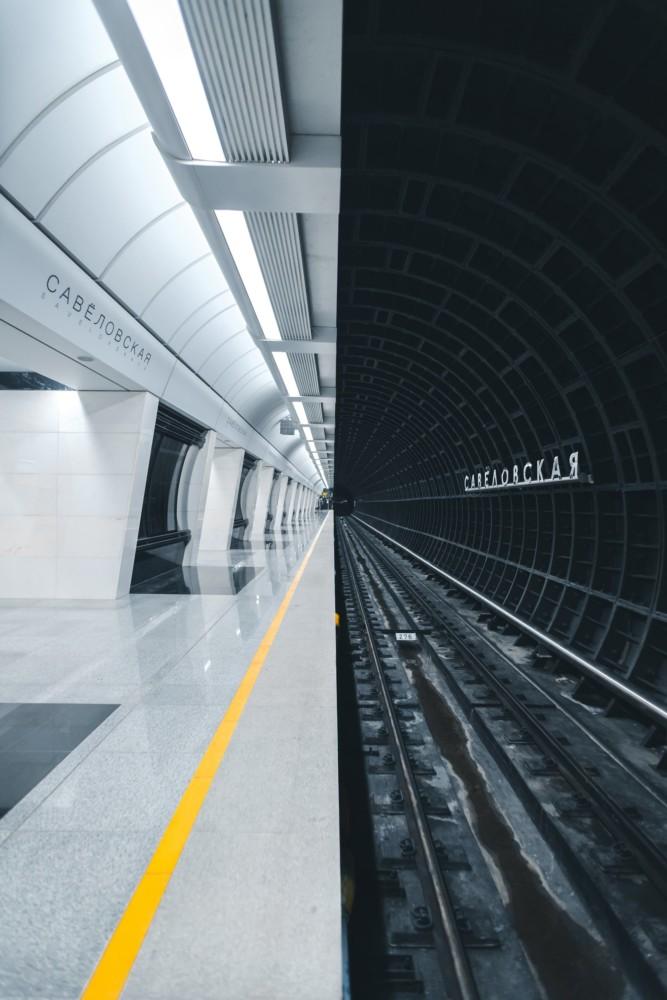 &quot;Nowa stacja metra w Moskwie jest wykonana w futurystycznym stylu”. Fot. Aleksandr Bormotyn class="wp-image-1083111" 