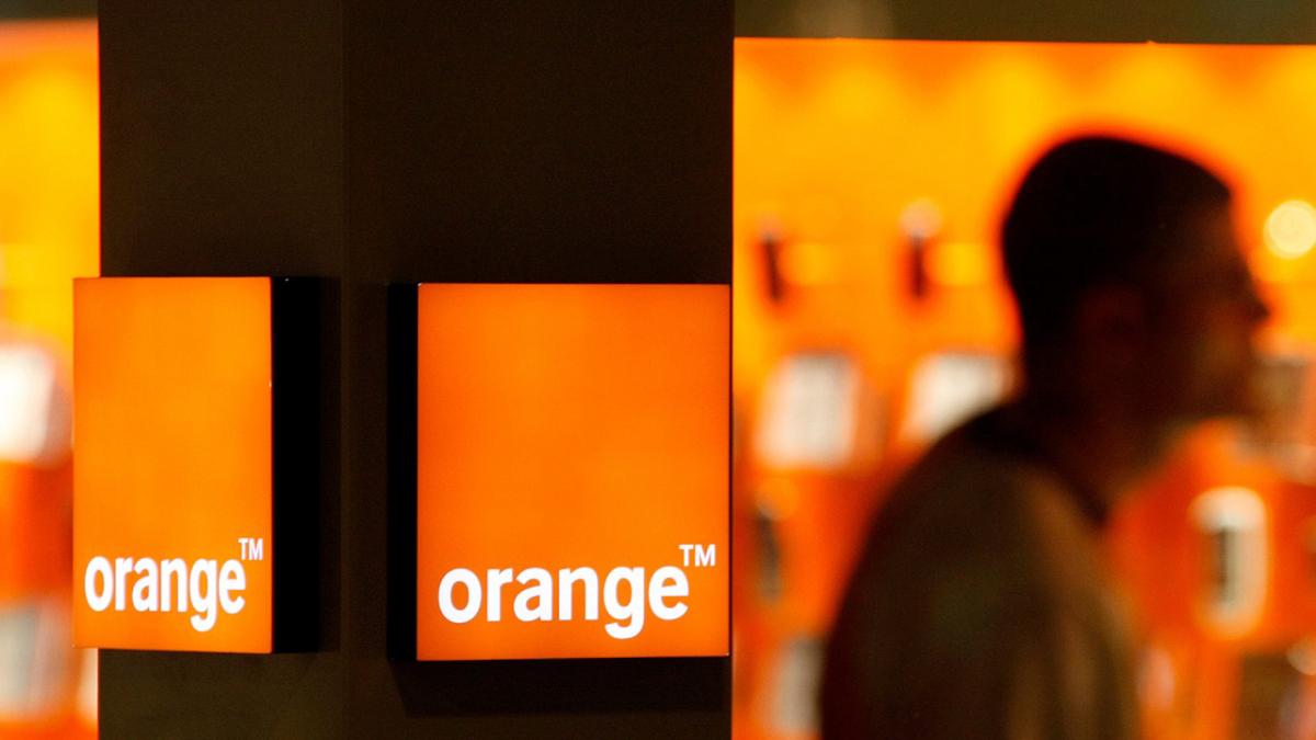 Serwis telefonu, wsparcie IT i pomoc w podróży — to tylko początek dodatkowych paczek w Orange dla firm