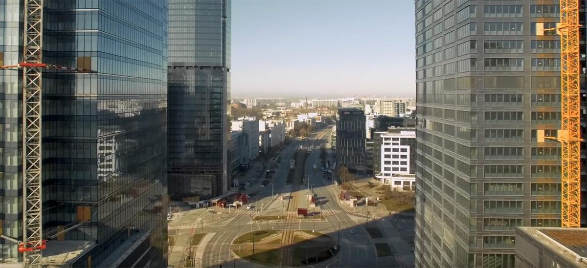 Pusta Warszawa wygląda jak miasto widmo - film z drona