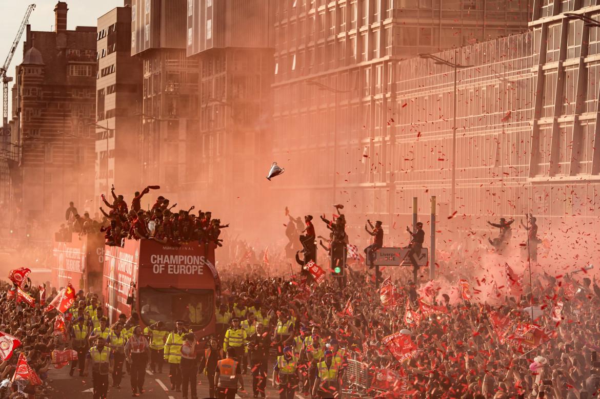 Fot. Oli Scarff / Agence France-Presse, &quot;Liverpool Champions League Victory Parade&quot;. 3. miejsce w kategorii Sport class="wp-image-1128685" 