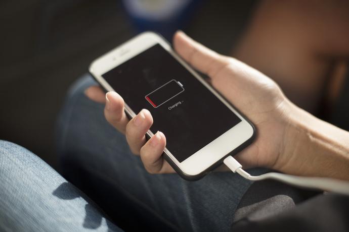 iphone wymiana baterii akumulator planowe postarzanie produktow