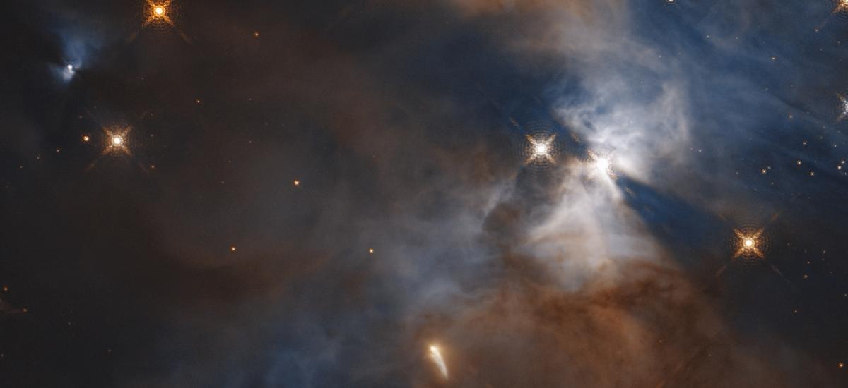 Hubble zaobserwował trzepotanie ostrego cienia nietoperza